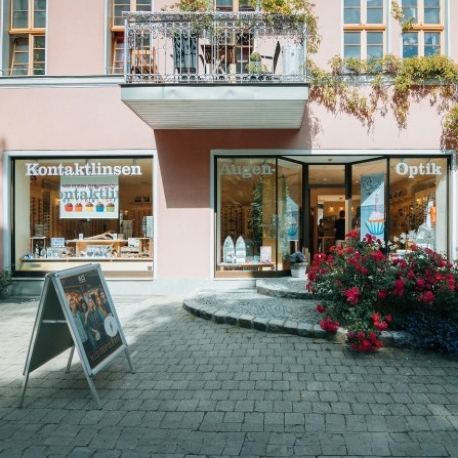 Laden-Ansicht außen; Optik Blickfang, Bad Elster