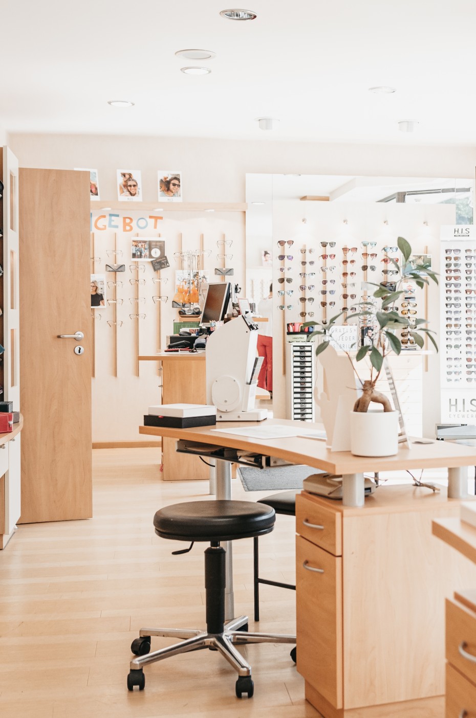 Laden-Ansicht innen; Optik Blickfang, Bad Elster